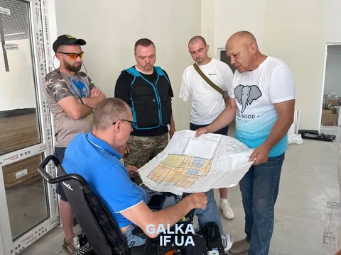 Ветерани перевірили безбар’єрність Ветеран Хабу у Франківську