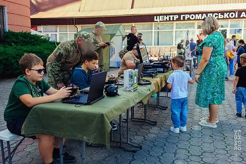 Нацгвардійці 50 полку навчали мешканців Бурштина домедичній допомозі та керуванн