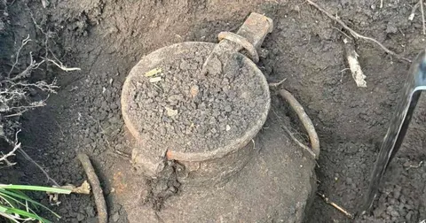 На Прикарпатті знайшли архів ОУН, захований у лісі 80 років тому