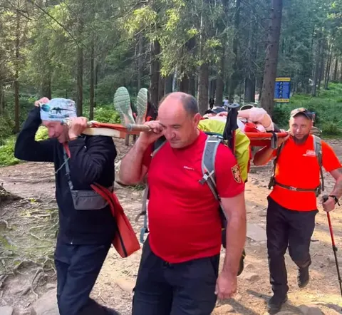 На Говерлі рятувальники евакуювали травмовану туристку з Київщини