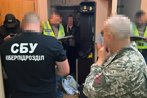 Інженер держпідприємства з Франківська майже 10 років поширював радянську символ