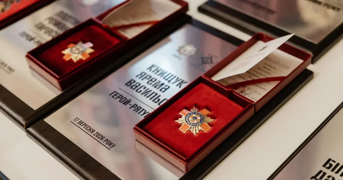 Президент відзначив трьох прикарпатців, які врятували чотирьох дітей з-під льоду в Коломиї