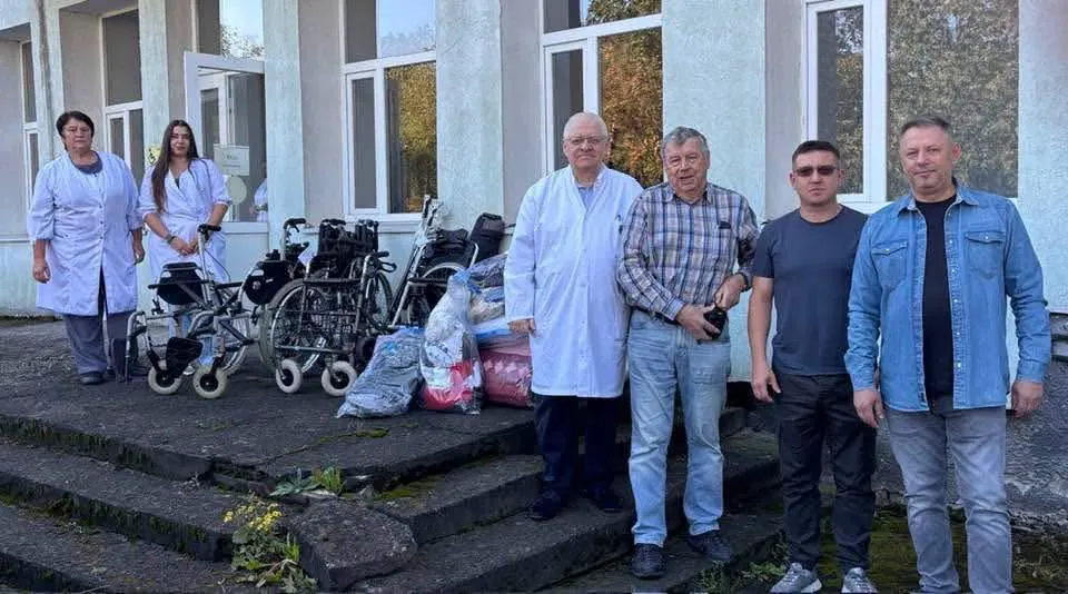 З Бельгії до Калуша привезли медичну допомогу та два авто для військових