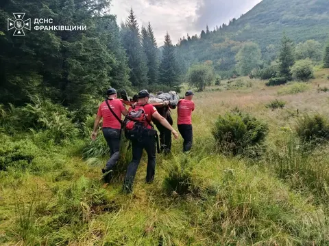 На Прикарпатті рятувальники двічі за день допомогли туристам у горах