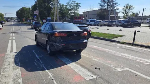 У Франківську на Надрічній автомобіль зіткнувся з іншим та збив пішохода
