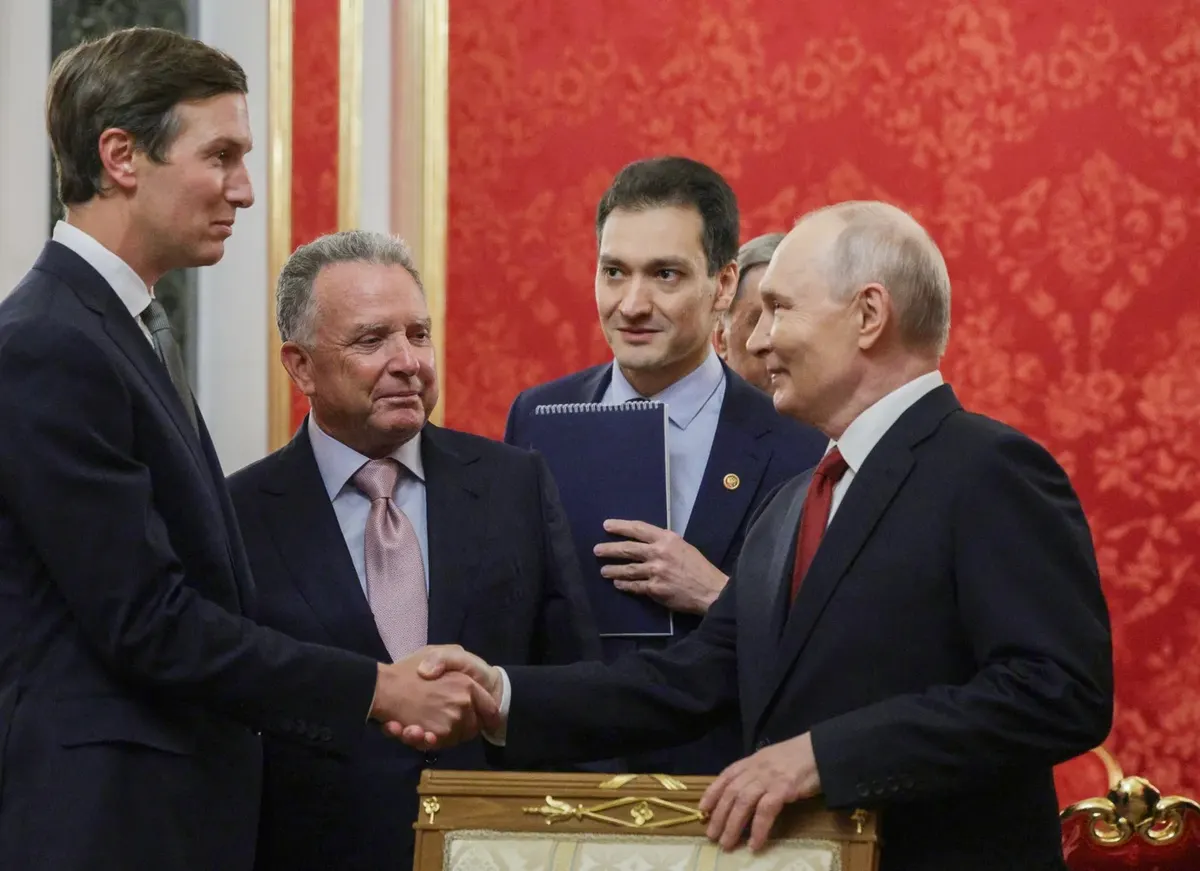Спецпосланці США провели понад три години переговорів із путіним у кремлі