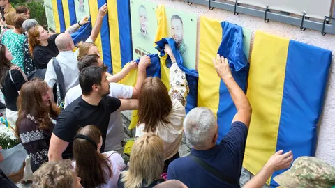 У Івано-Франківську відкрили меморіальні дошки дев'ятьом полеглим бійцям