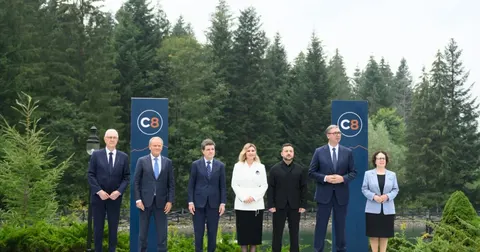 У Буковелі стартував саміт «Карпатська вісімка»: Зеленський зібрав лідерів регіо