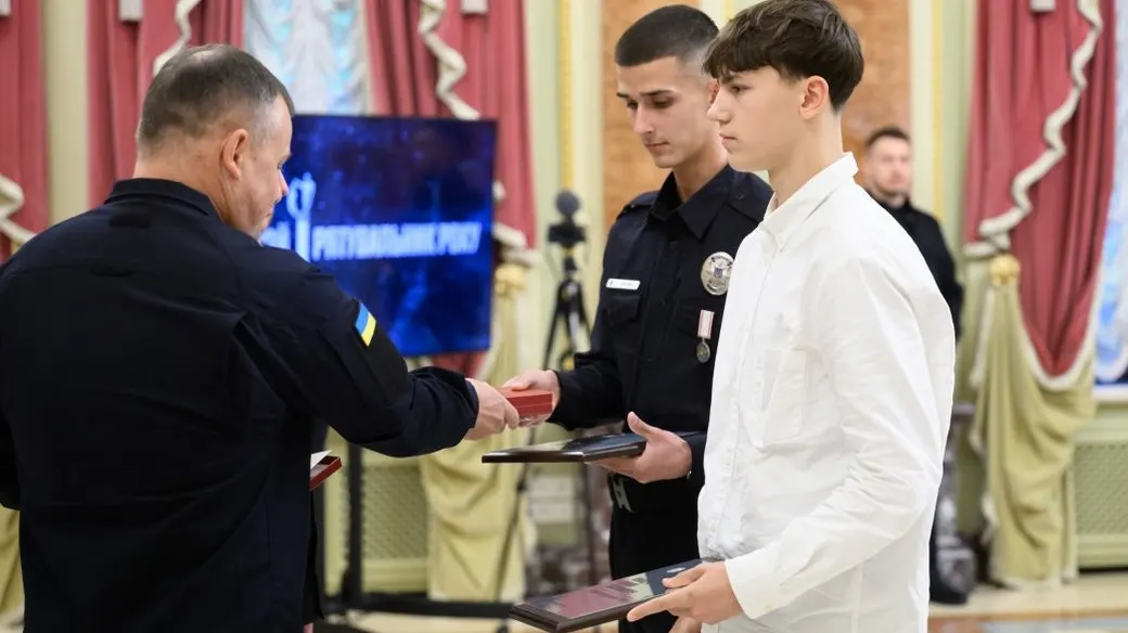 Прикарпатці отримали відзнаки «Герой-рятувальник року» за порятунок дітей на озері в Коломиї