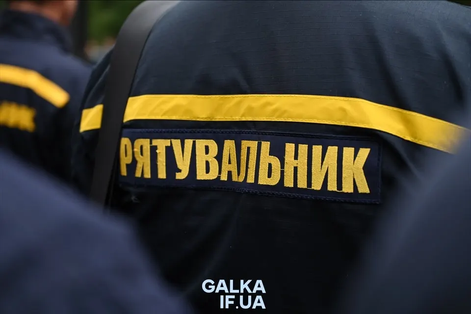 У Івано-Франківську через пожежу в підвалі евакуювали сімох мешканців
