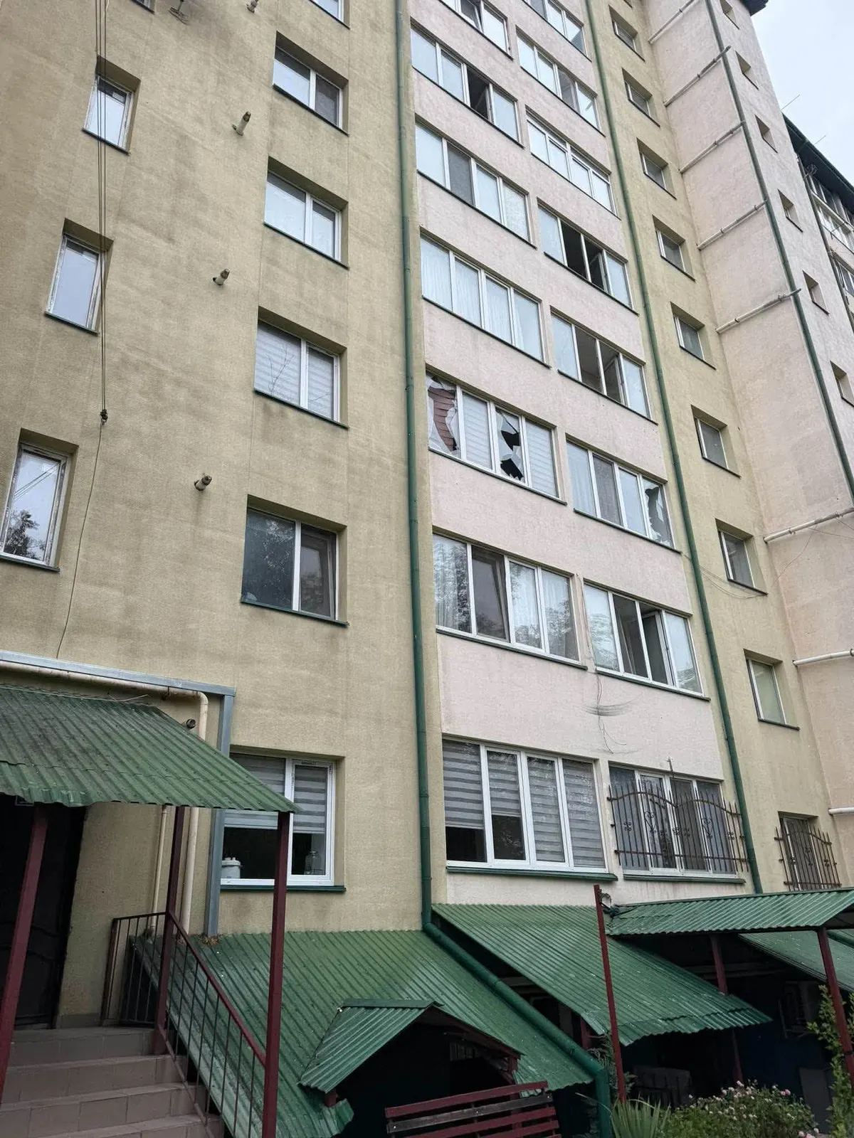 Атака на Івано-Франківськ: пошкоджено житловий будинок, травмованих немає