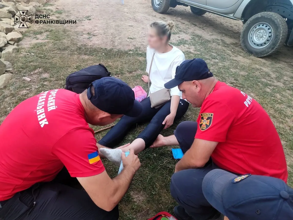У Карпатах рятувальники за добу допомогли трьом групам туристів