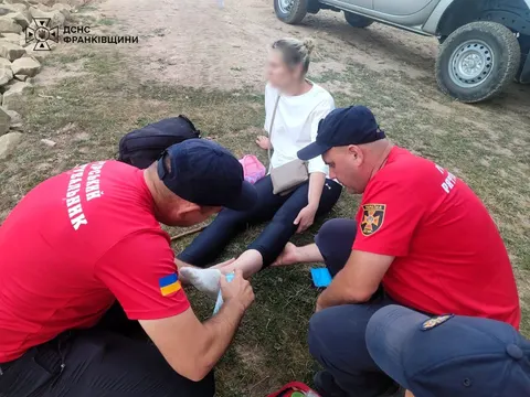 У Карпатах рятувальники за добу допомогли трьом групам туристів