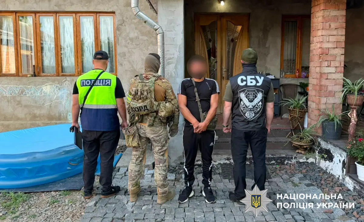 Лаборант з Франківщини та організатор з Чернівців: ліквідовано канал збуту психотропів