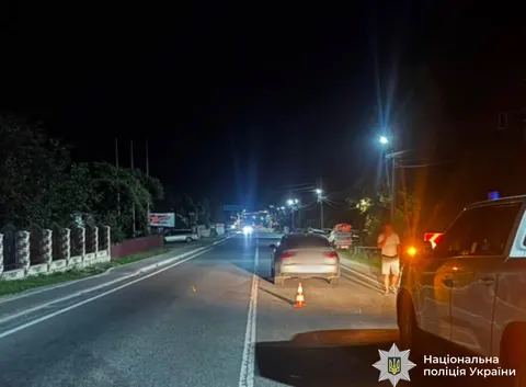У Татарові автівка збила жінку: потерпілу госпіталізували