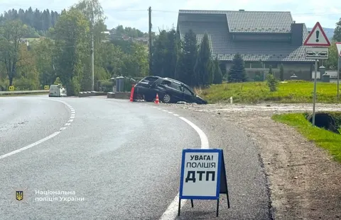 У Делятині зіткнулися Volvo та Peugeot: четверо травмованих, серед них 5-річна д