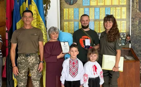 У Калуші військовому Андрію Бінику вручили відзнаку «За незламність»
