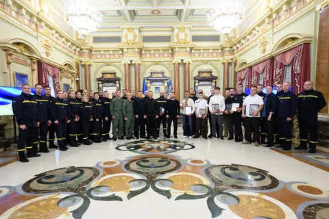 Троє прикарпатців отримали відзнаки «Герой-рятувальник року» за порятунок чотирьох дітей у Коломиї