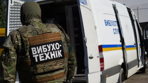 В Івано-Франківську перевіряють повідомлення про замінування вокзалу