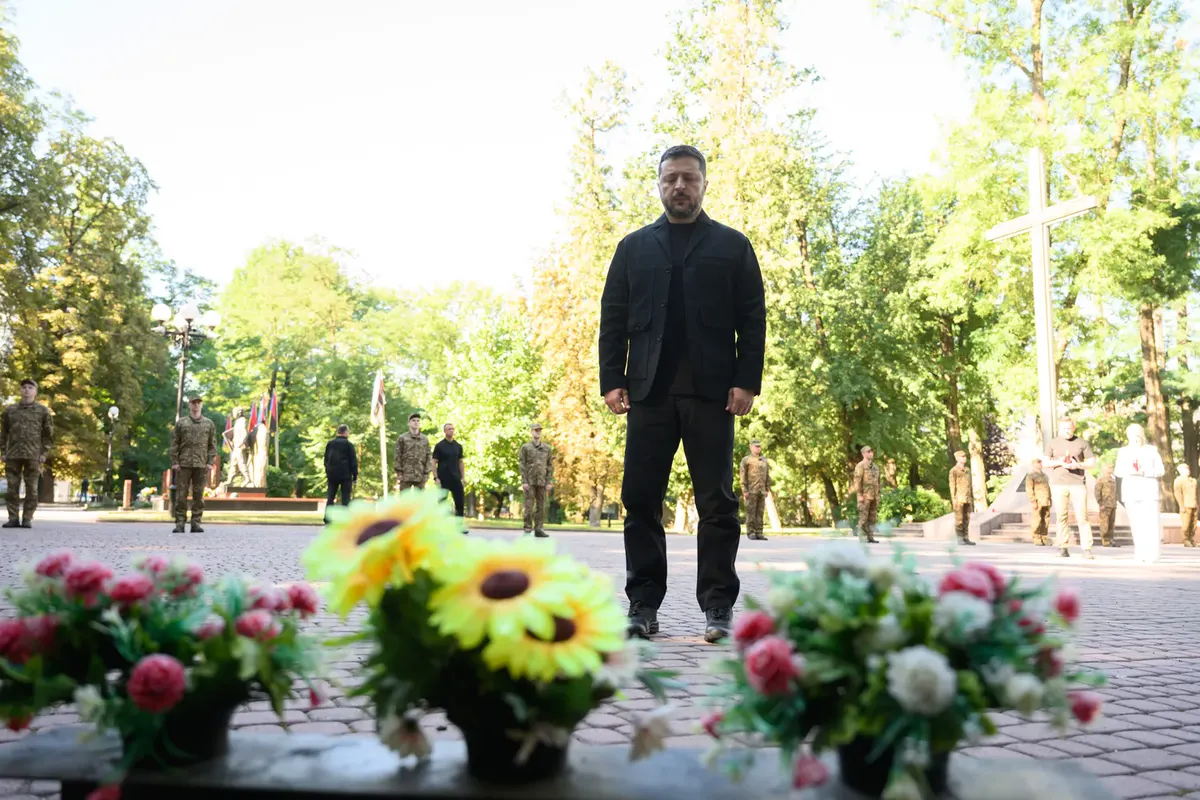 Зеленський на Прикарпатті вшанував пам'ять полеглих захисників