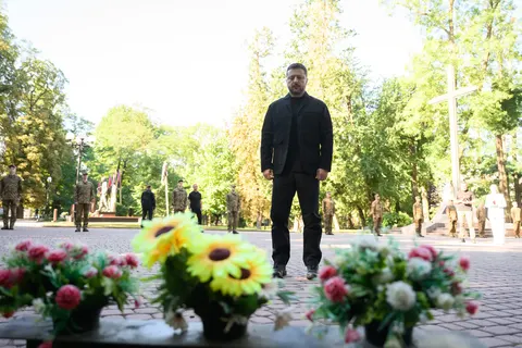 Зеленський на Прикарпатті вшанував пам'ять полеглих захисників