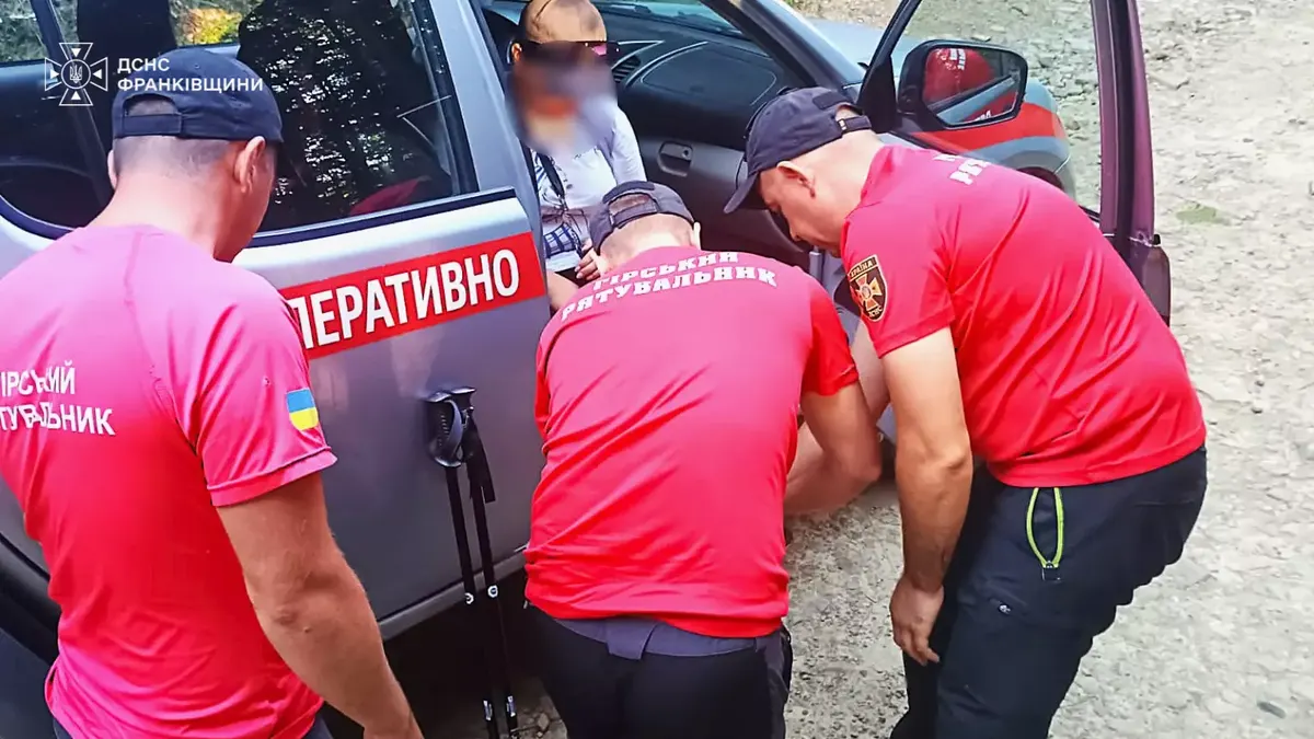 На Говерлі та Ягідній травмувалися двоє туристів: їх спустили рятувальники