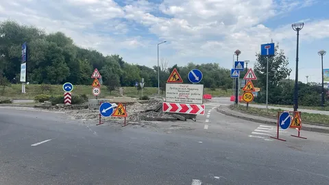 У Франківську розширюють острівець безпеки на Надрічній перед відкриттям нового мосту