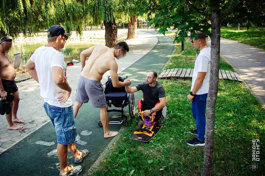 Ветерани 50 полку Нацгвардії в Івано-Франківську опановували вейкбординг