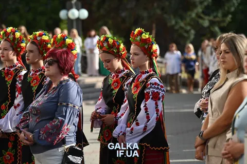 35 років Незалежності: у Франківську вшанували полеглих і нагородили прикарпатці