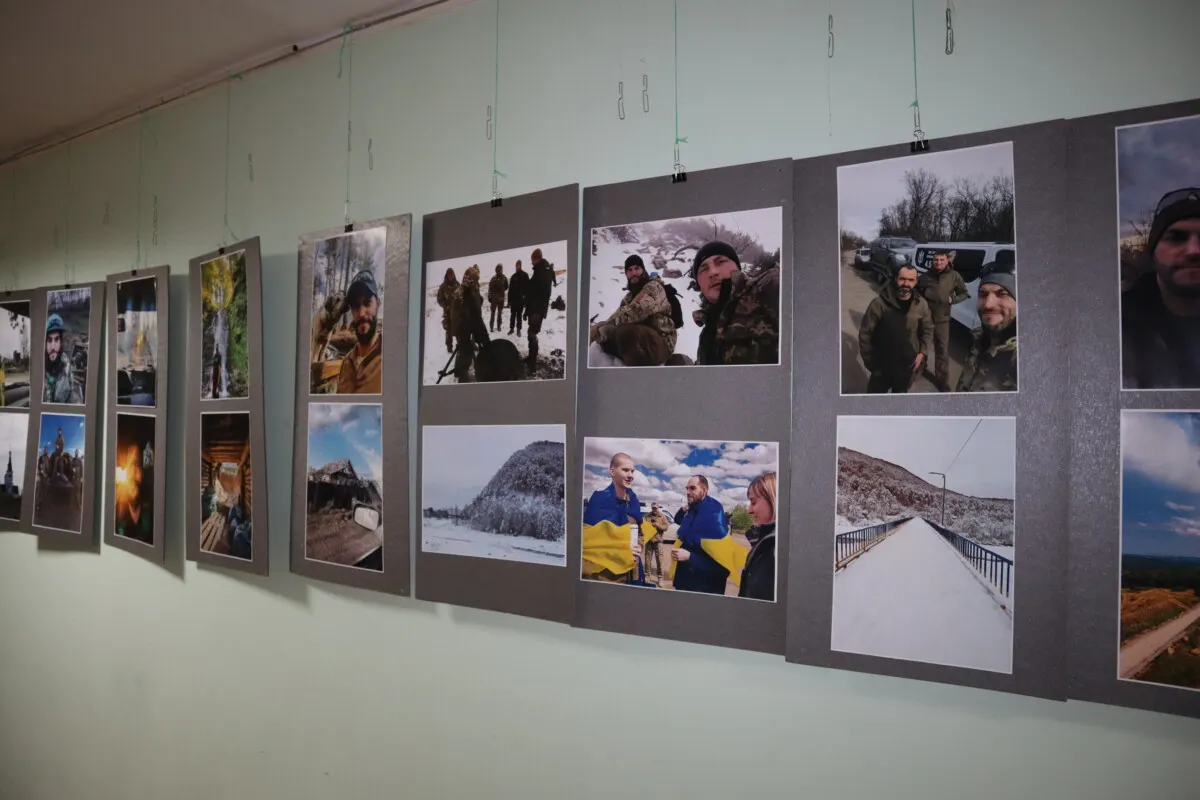У бібліотеці Карпатського університету відкрили фотовиставку пам'яті Андрія Плитуса
