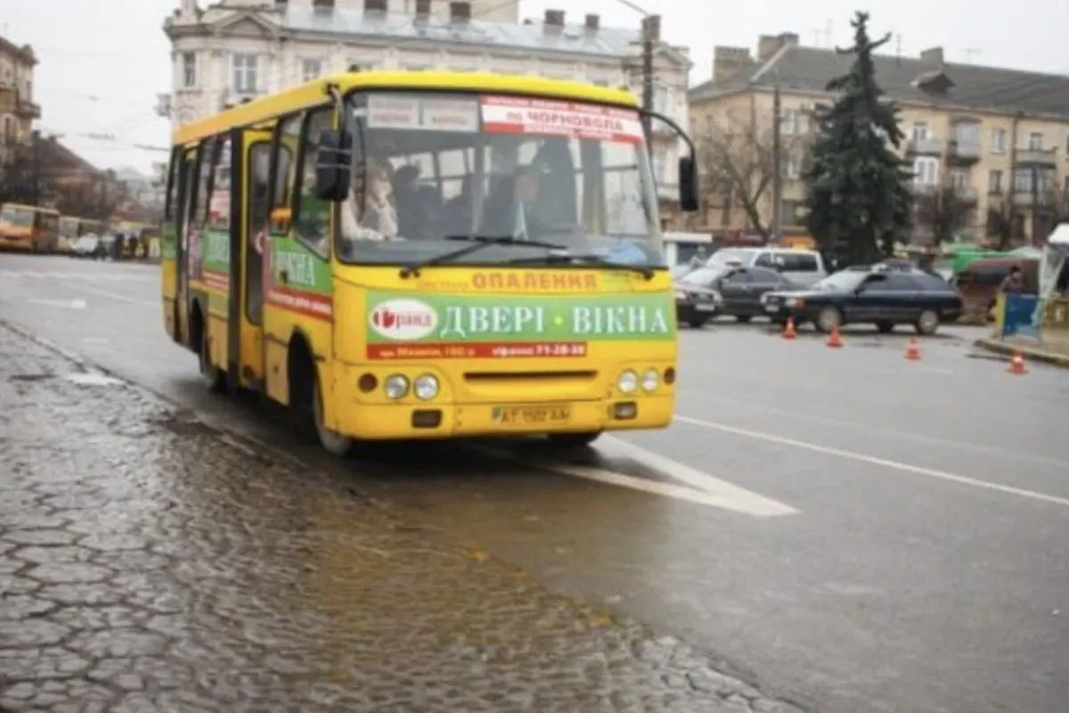 У Франківську звільнили водія автобуса, який образив матір загиблого воїна