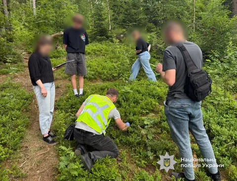 На Прикарпатті судитимуть 19-річну дівчину за розкладку наркотиків у Поляниці
