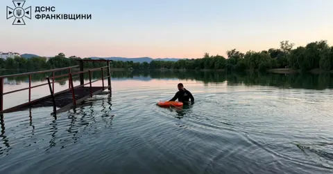 У Надвірній на міському озері втопився чоловік