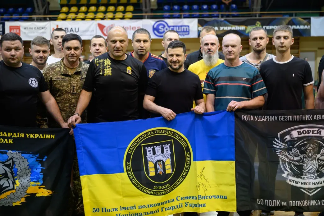 Зеленський на Прикарпатті: вшанував пам'ять воїнів та зустрівся з учасниками «Волі до життя»