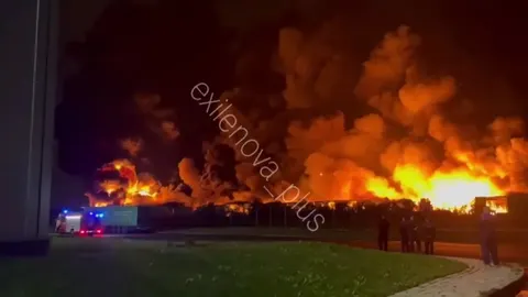 У Росії масштабні пожежі: горять склади Ozon та промислова зона Санкт-Петербурга