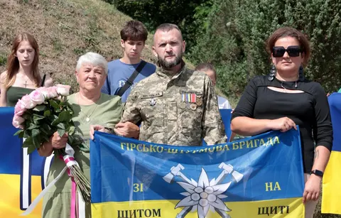 На Тисмениччині з почестями зустріли воїна, який повернувся з полону