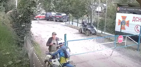 Туристи на мотоциклах намагалися штурмувати гору Петрос: їх зупинили