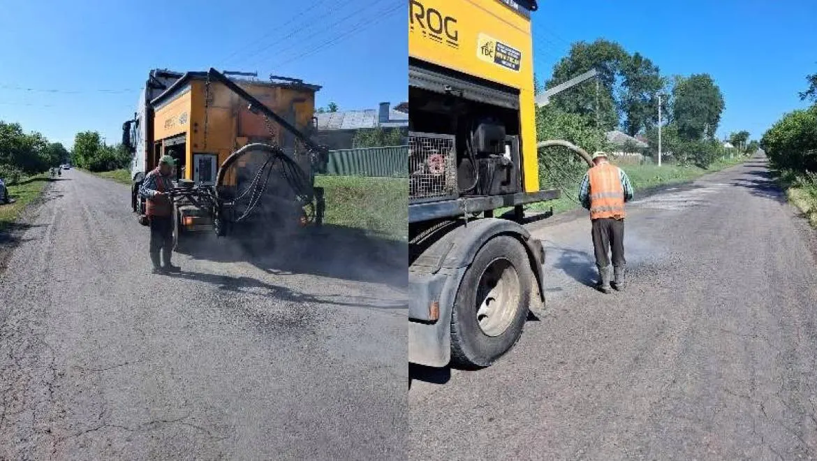 У Потічку на Снятинщині ліквідовують ямковість на дорозі Р-20