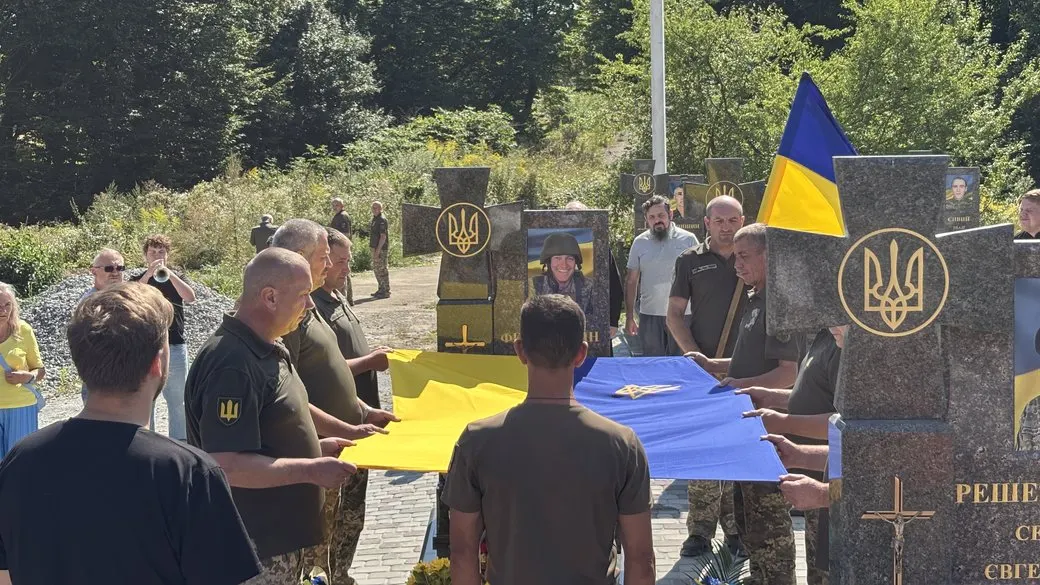 У Калуші відкрили перший в області кенотаф загиблому військовому Василю Федоришину