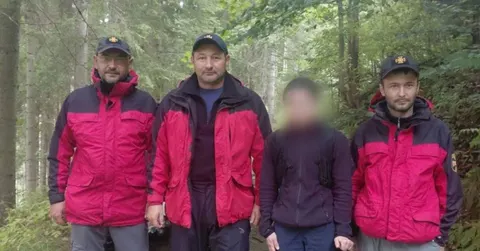 На Прикарпатті врятували львів'янку, яка заблукала на горі Костриця