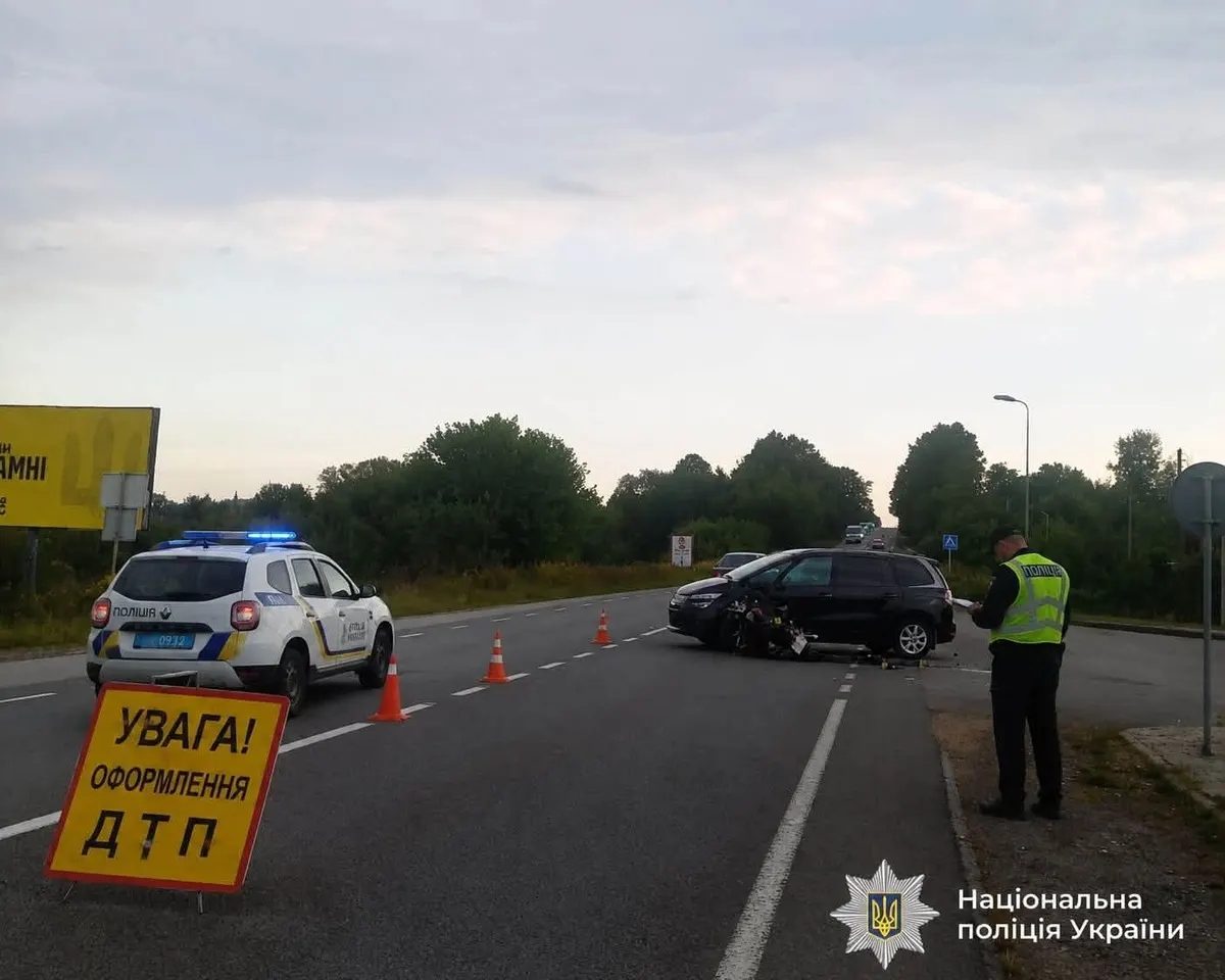 В Отинії Citroën не пропустив мотоцикл: 61-річний водій у лікарні
