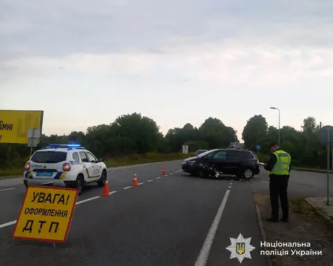 В Отинії Citroën не пропустив мотоцикл: 61-річний водій у лікарні