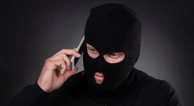 Шахрай виманив у коломиянки 63 тисячі гривень за неіснуючу посилку