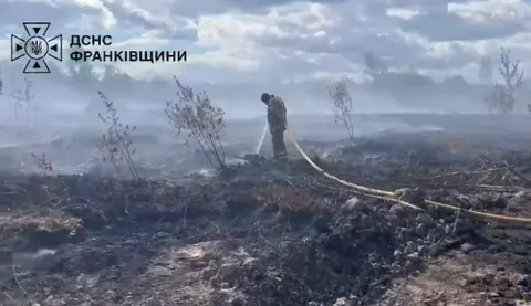 На Калущині досі гасять торф'яну пожежу: додався новий осередок
