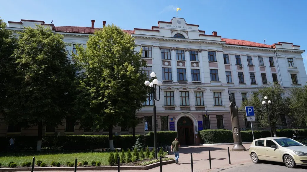 Водійку таксі з Прикарпаття засудили за сутенерство: два роки іспитового строку