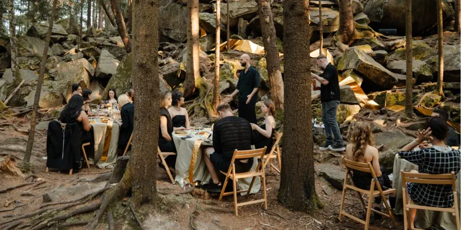 У Яремче серед скель провели гастрономічну вечерю з локальними продуктами