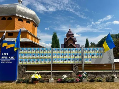 У Верховині відкрили Алею Віри та Надії на честь зниклих і полонених захисників
