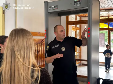 Безпека у школах Прикарпаття: як працюють нові металодетектори