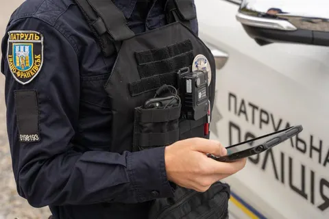 В Івано-Франківську на Максимовича зупинили водія з підробленим документом на ав