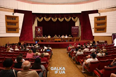У Франківську родини зниклих безвісти захисників зустрілися з пошуковими службам